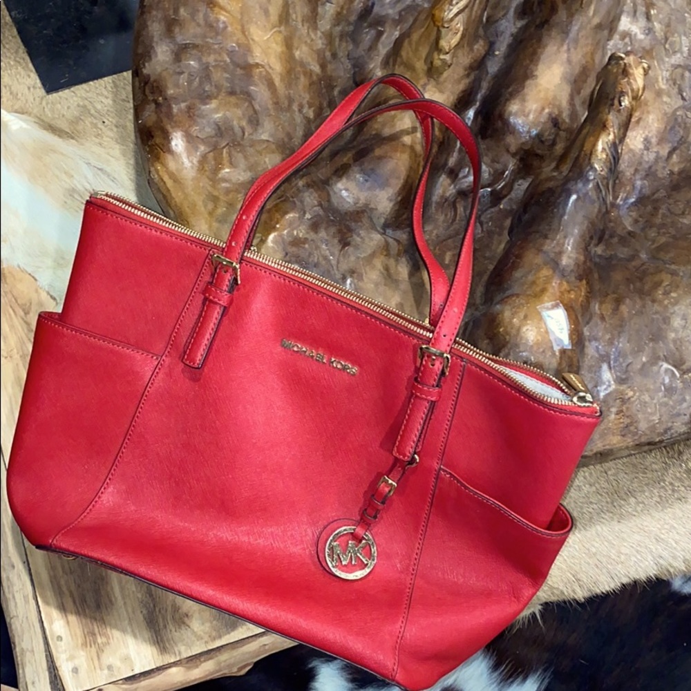 CHERRY RED MICHAEL KORS!